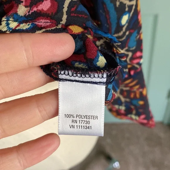 🌿CONVERSE sheer floral blouse with pleating detail and half button front - Picture 11 of 13